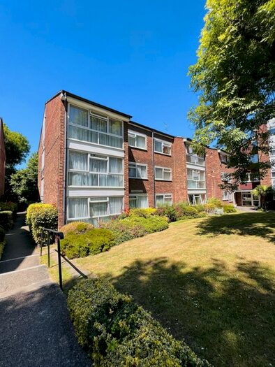 2 Bedroom Flat To Rent In Aran Drive, Stanmore, HA7