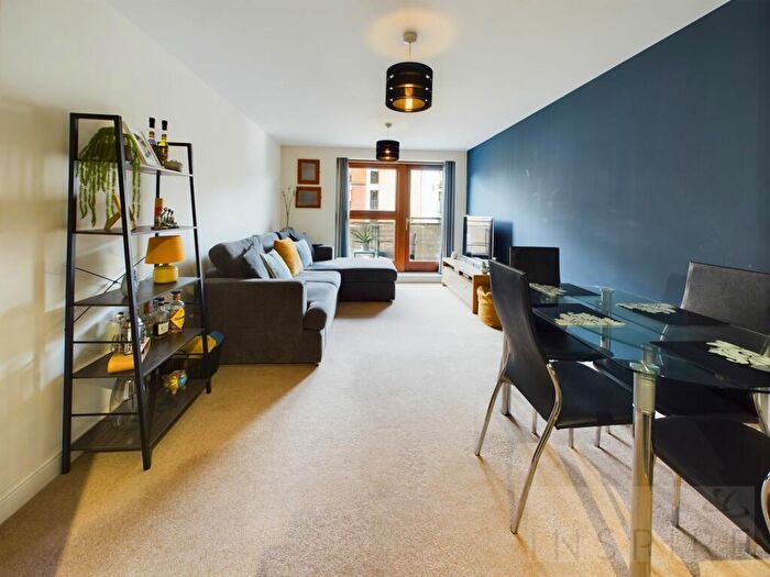 2 Bedroom Flat For Sale In Commonwealth Drive, Howlands Court, RH10