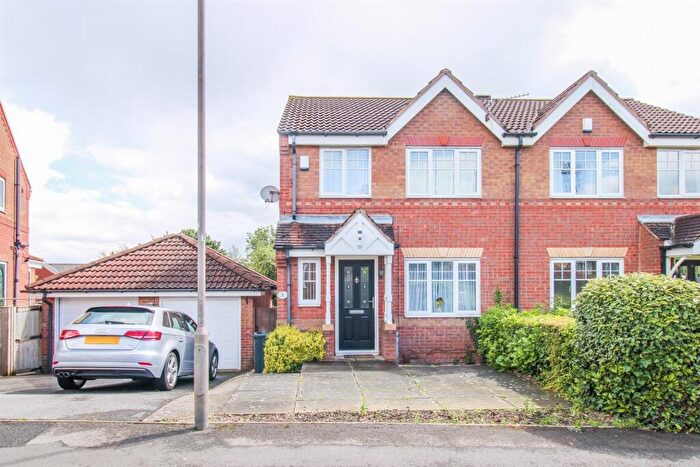 3 Bedroom Semi Detached House For Sale In Croft Drive, Mapplewell, Barnsley, S75
