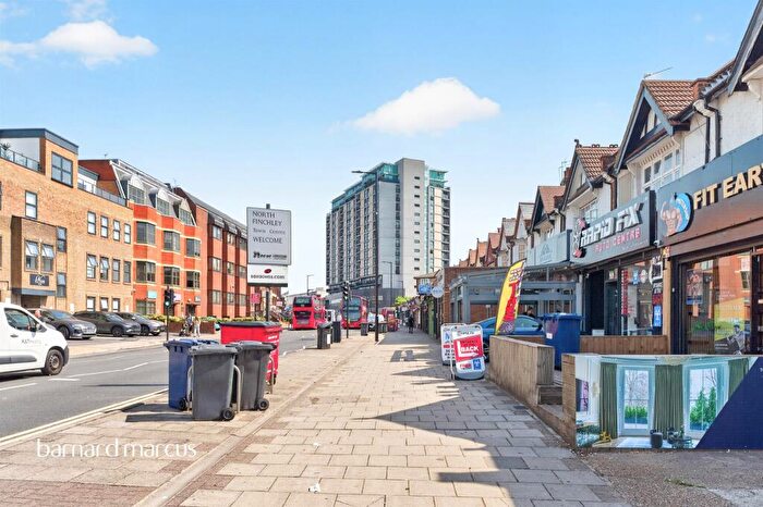 2 Bedroom Flat For Sale In Kingsway, London, N12
