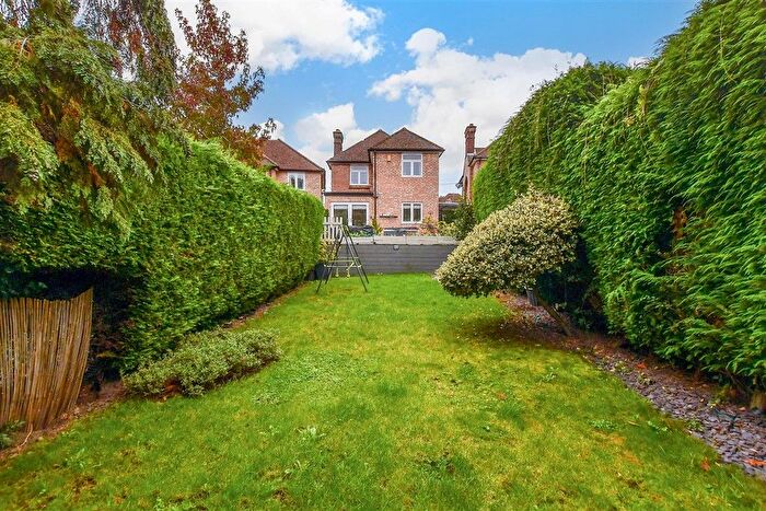 4 Bedroom Detached House For Sale In Cranborne Avenue, Maidstone, Kent, ME15