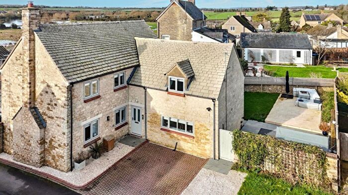 4 Bedroom Detached House For Sale In Crawley Road, Witney, OX28