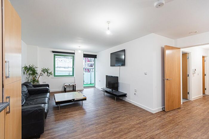 2 Bedroom Flat To Rent In Bellevue Court, Hounslow, TW3