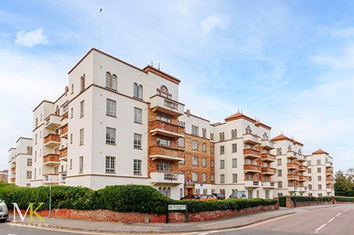 2 Bedroom Flat For Sale In Sea Road, Bournemouth, BH5