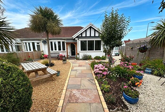 2 Bedroom Bungalow For Sale In Bryn Lupus Road, Llanrhos, LL30