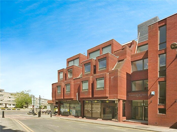 1 Bedroom Flat To Rent In Darville House, Oxford Road East, Windsor, Berkshire, SL4