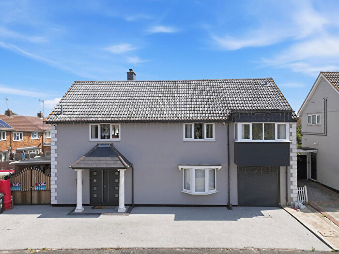 6 Bedroom Detached House For Sale In Maplin Gardens, Basildon, SS14