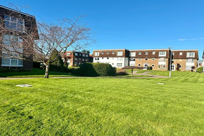 2 Bedroom Flat For Sale In Greystone Avenue, Worthing, West Sussex, BN13
