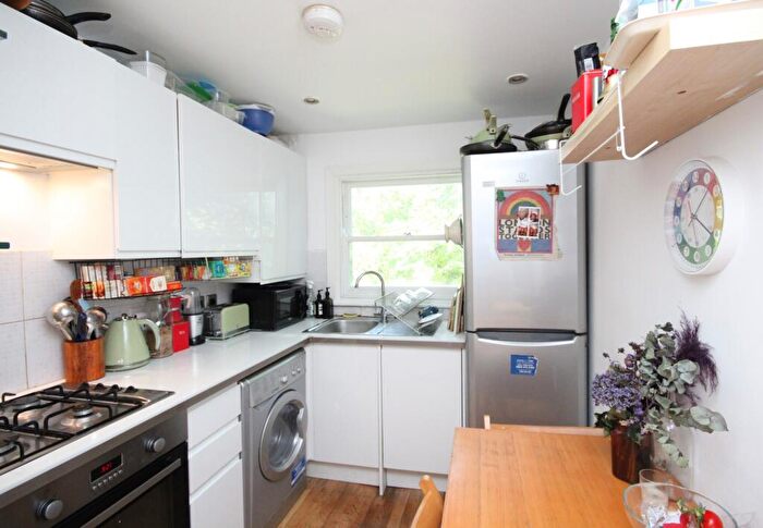 2 Bedroom Flat To Rent In Hillmarton Road, Islington, N7