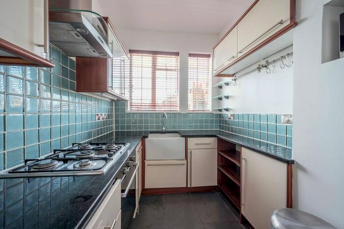 2 Bedroom Flat To Rent In Grove Road, Barnes, London, SW13