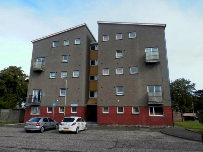 2 Bedroom Flat To Rent In Tulloch Terrace, Perth, PH1