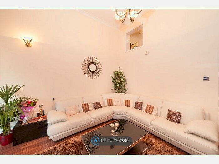 4 Bedroom Terraced House To Rent In Woodland Crescent, London, SE16