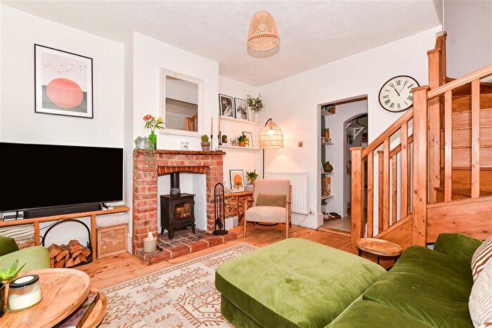 2 Bedroom Terraced House For Sale In Frog Lane, West Malling, Kent, ME19