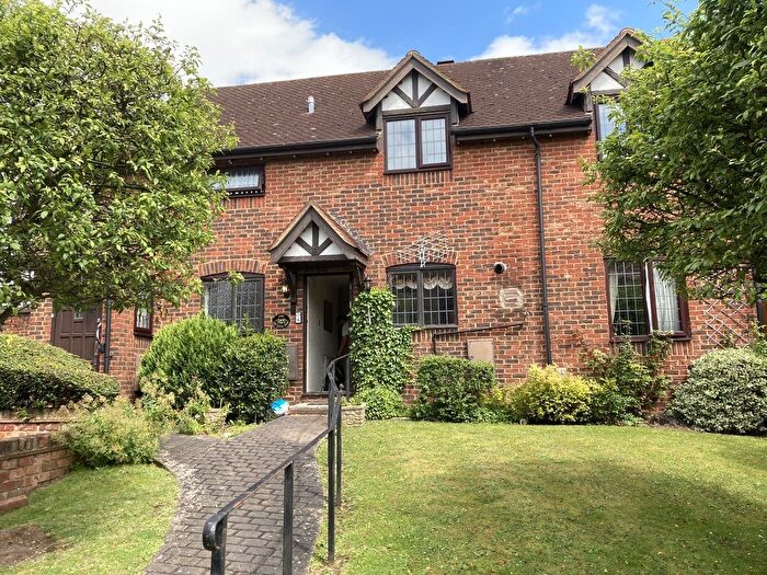 2 Bedroom Maisonette To Rent In Priory Field Drive, Edgware, HA8