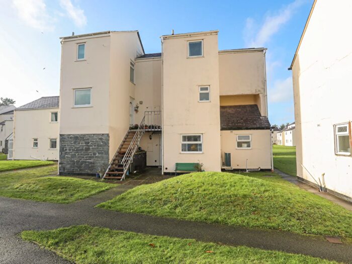 3 Bedroom Flat To Rent In Glan Gors, Harlech, LL46