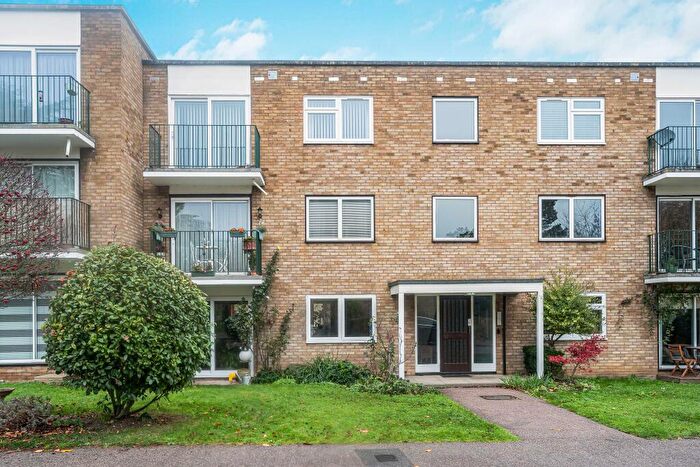 1 Bedroom Flat For Sale In The Maples, Hitchin, Hertfordshire, SG4
