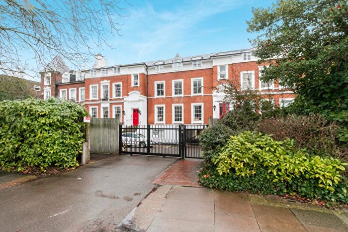 2 Bedroom Apartment For Sale In Copers Cope Road, Beckenham, BR3