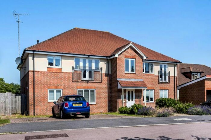 2 Bedroom Flat To Rent In Mytchett, Camberley GU16