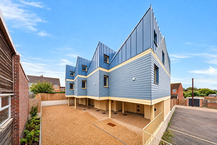 3 Bedroom Semi Detached House For Sale In Goldsmith Mews, Gravesend, Kent, DA12