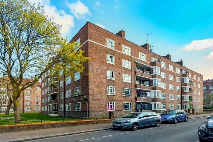 1 Bedroom Flat To Rent In Lawrence Close, White City Estate, London, W12