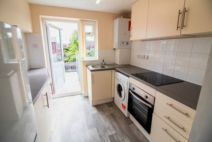 1 Bedroom Flat To Rent In Gorton Road, Reddish, SK5