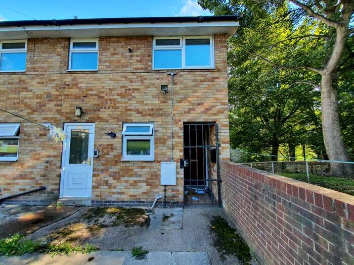 2 Bedroom Flat To Rent In Lidgate Gardens, Dewsbury, WF13