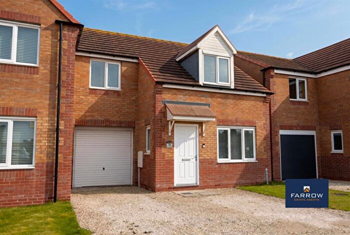 3 Bedroom Semi-Detached House For Sale In Sidings Road, Grimsby, DN31