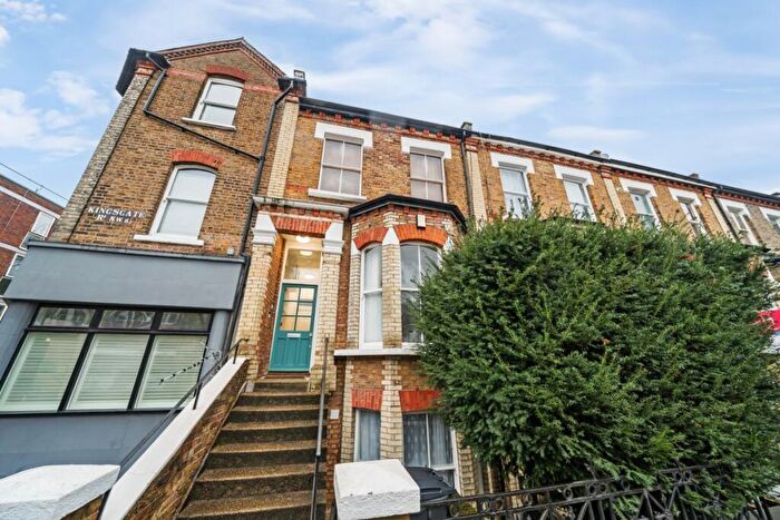 3 Bedroom Flat To Rent In Kingsgate Road London, NW6