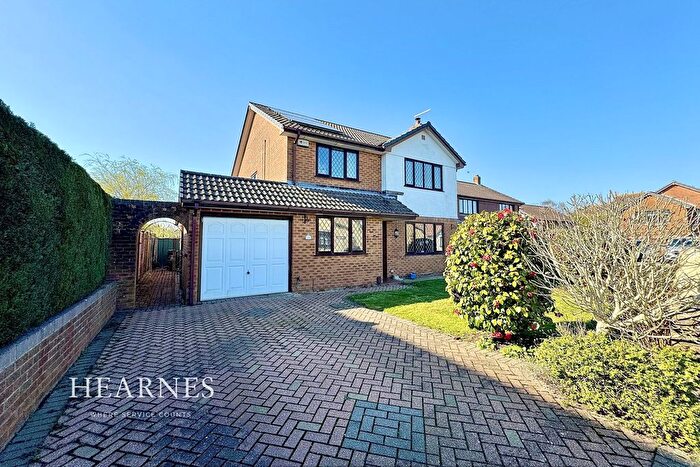 4 Bedroom Detached House For Sale In Laidlaw Close, Talbot Village, Poole, BH12