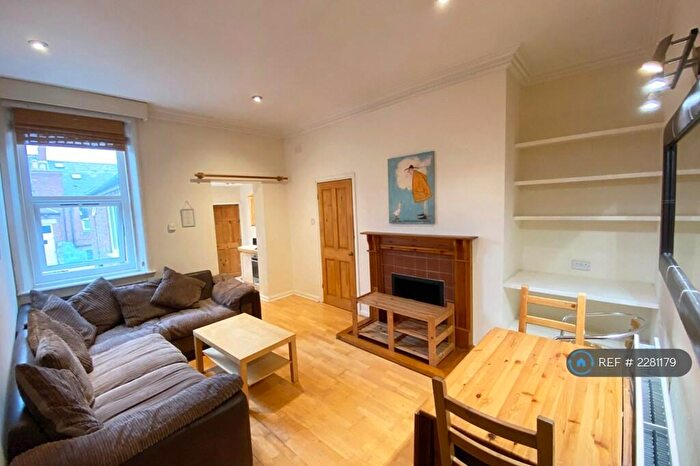 3 Bedroom Maisonette To Rent In Ashleigh Grove, West Jesmond, Newcastle Upon Tyne, NE2