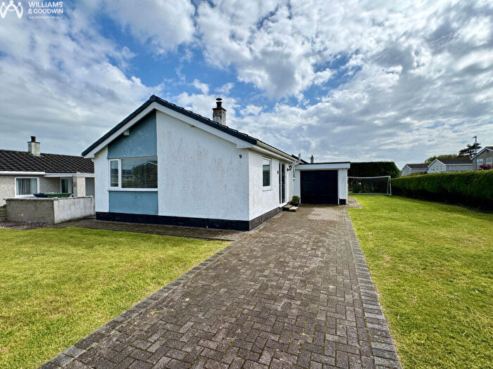 3 Bedroom Bungalow For Sale In Rhodfa Shorney, Valley, Anglesey, LL65