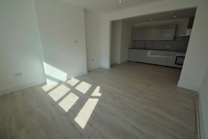 2 Bedroom Flat To Rent In Cranleigh Close, Sanderstead, South Croydon, CR2