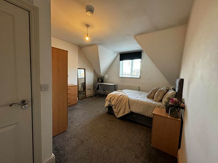 2 Bedroom Flat To Rent In High Street, Birmingham, B17