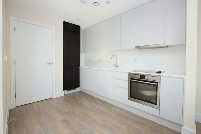 2 Bedroom Apartment To Rent In Rookery Court, Leyton, E10
