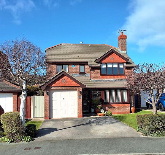 4 Bedroom Detached House For Sale In Plas Penrhyn, Penrhyn Bay, LL30