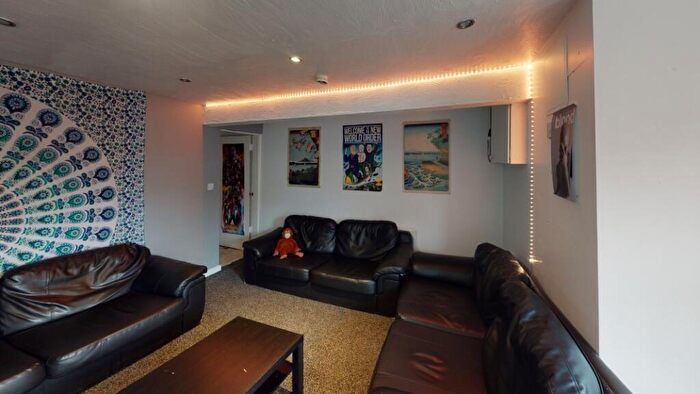 7 Bedroom Terraced House To Rent In Queens Road, Hyde Park, Leeds, LS6