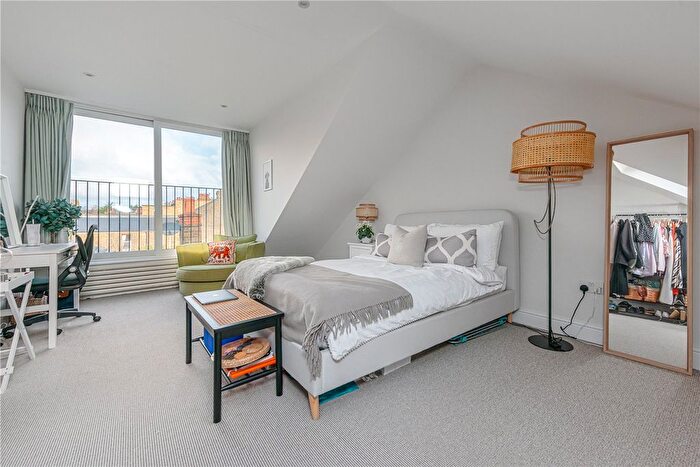 3 Bedroom Flat To Rent In Wrentham Avenue, London, NW10