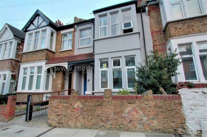 2 Bedroom Flat To Rent In Wenham Drive, Westcliff On Sea, SS0