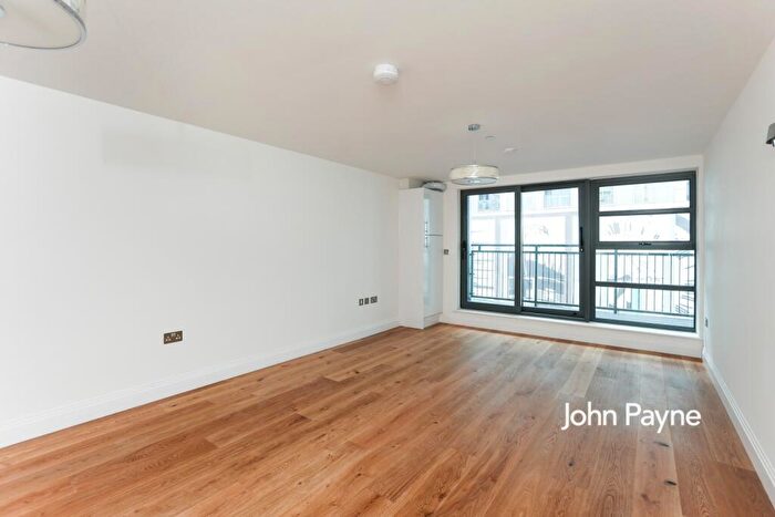 2 Bedroom Flat To Rent In Creek Road London, SE8