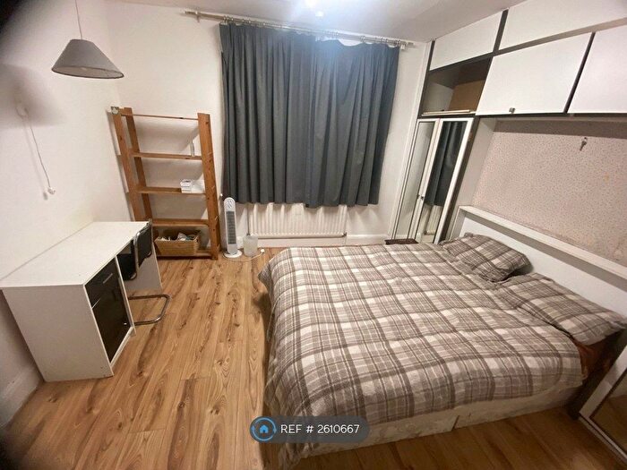 2 Bedroom Semi-Detached House To Rent In Great West Road, Isleworth, TW7