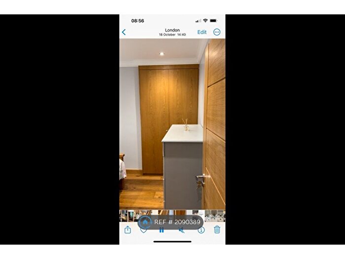 3 Bedroom Flat To Rent In Mantell House, London, SW4