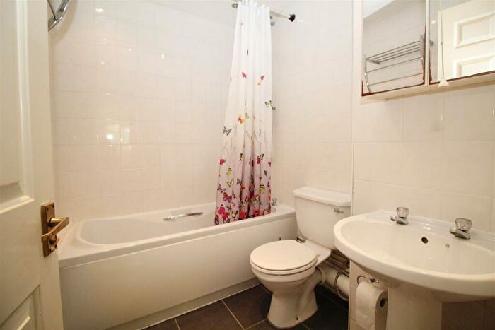 1 Bedroom Maisonette To Rent In Goddard Close, Maidenbower, Crawley, West Sussex., RH10