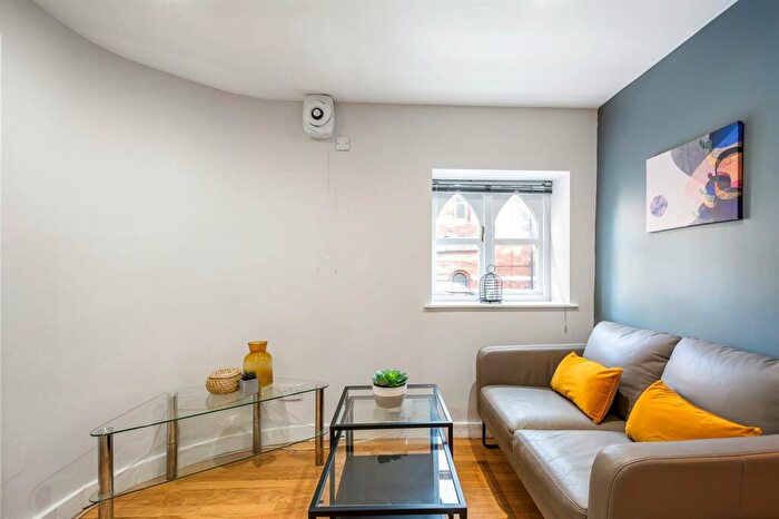 1 Bedroom Flat To Rent In Flat, Hyde Terrace, Leeds, LS2