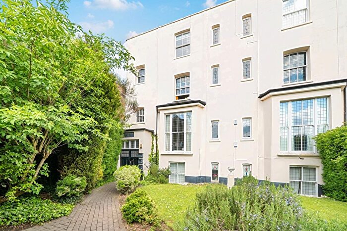 3 Bedroom Flat To Rent In Haringey Park, London, N8