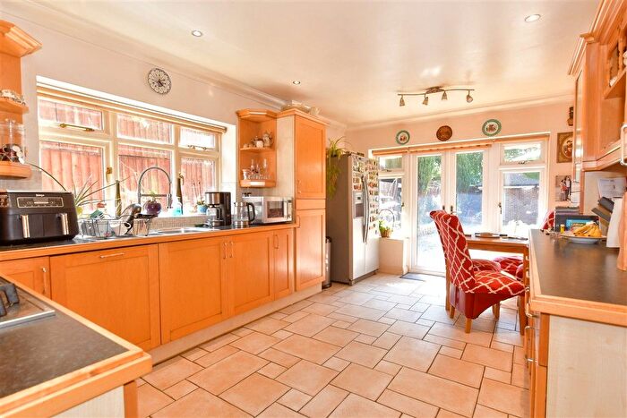 5 Bedroom Detached House For Sale In Maidstone Road, Chatham, Kent, ME4