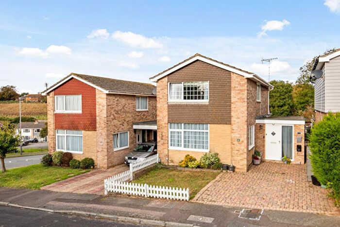3 Bedroom Detached House For Sale In Laurel Close, Folkestone, CT20