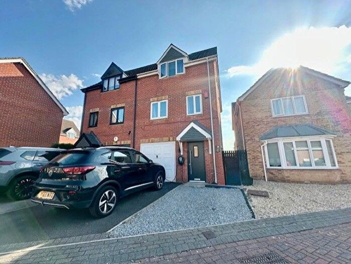 3 Bedroom Property To Rent In Walstow Crescent, Armthorpe, Doncaster, DN3