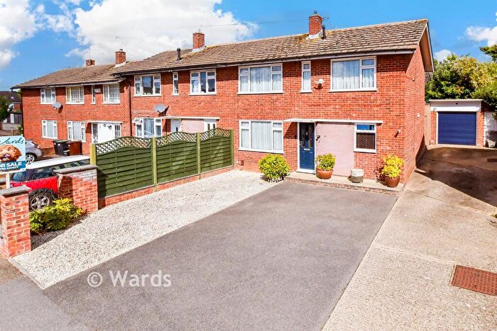 3 Bedroom Semi Detached House For Sale In Plover Road, Birds Estate, Larkfield, Kent, ME20