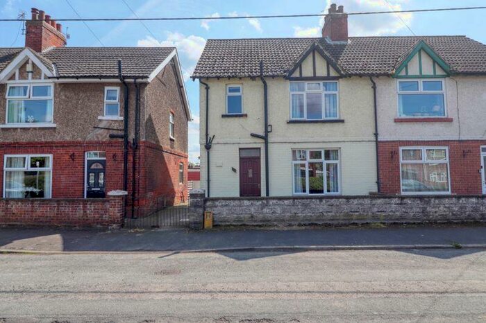 3 Bedroom Semi-Detached House For Sale In Cemetery Road, Winterton, DN15