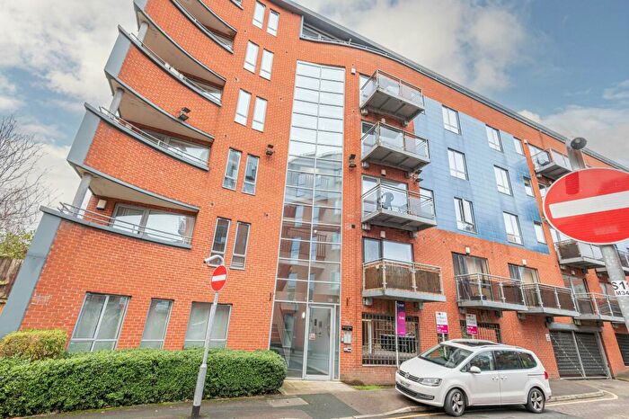1 Bedroom Flat To Rent In Ahlux House, Leeds, LS2